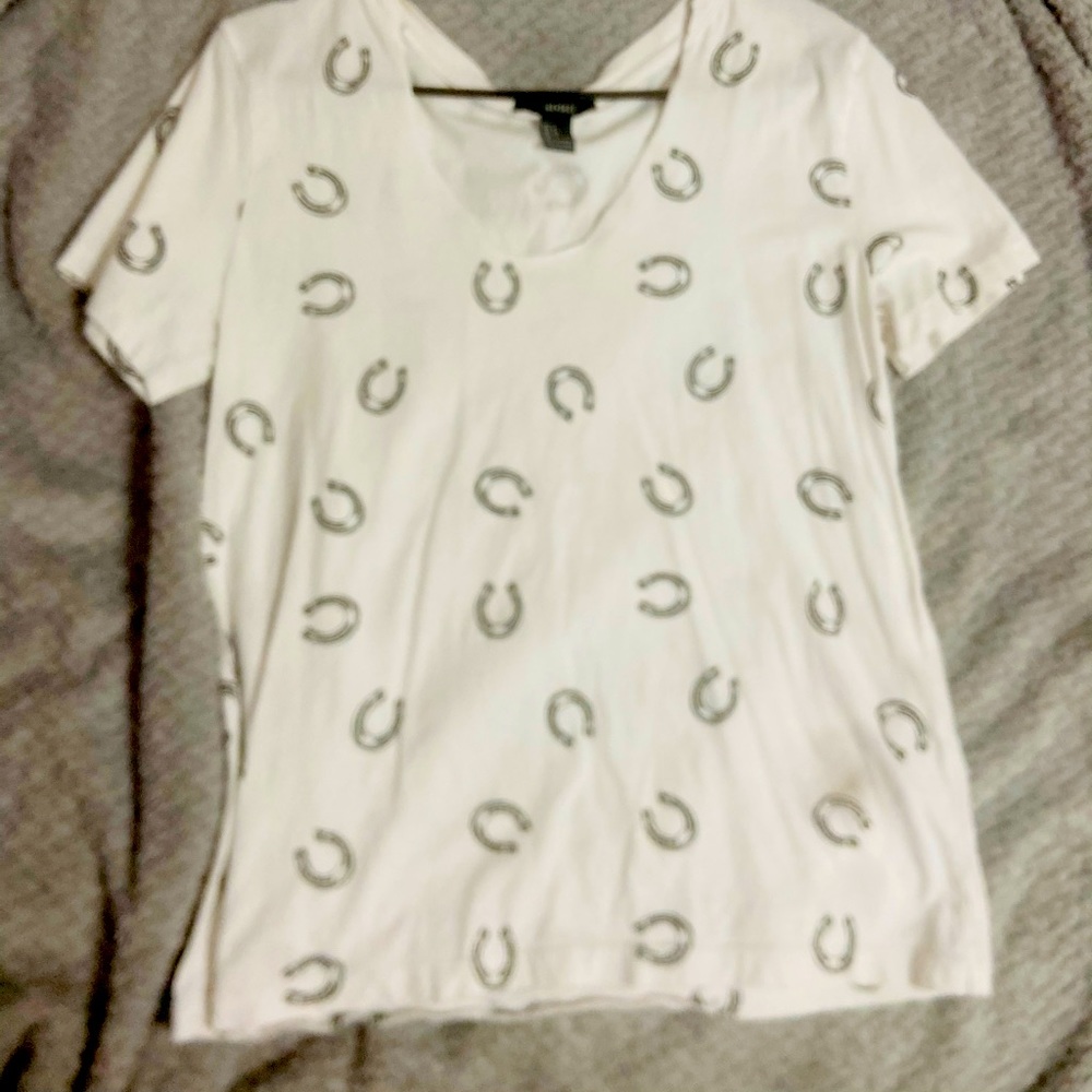White horseshoe tee-shirt